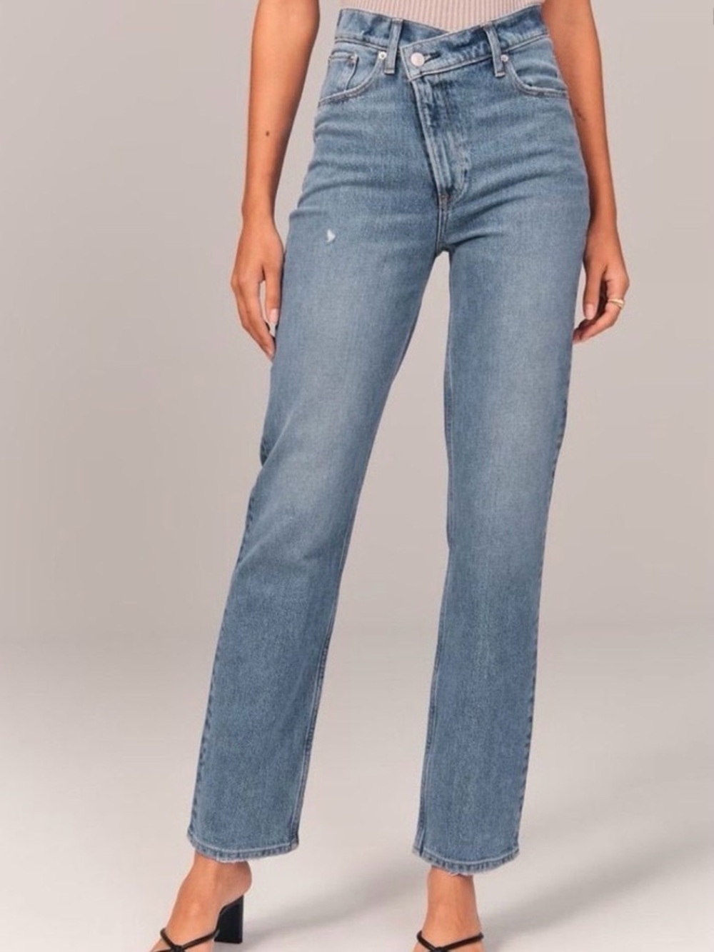 Abercrombie & Fitch High-Rise Straight Jeans in Light Blue Wash